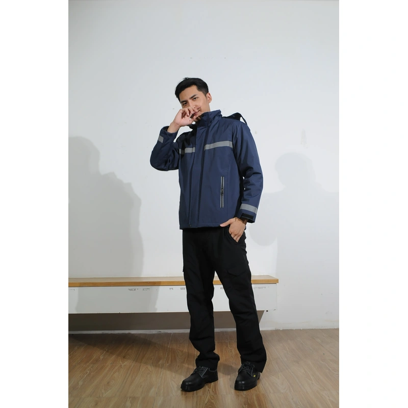 BD-MO-175 Customized windproof and rainproof windbreaker Designed polar fleece solid color all-in-one reflective windbreaker Try it on by real people Model demonstration