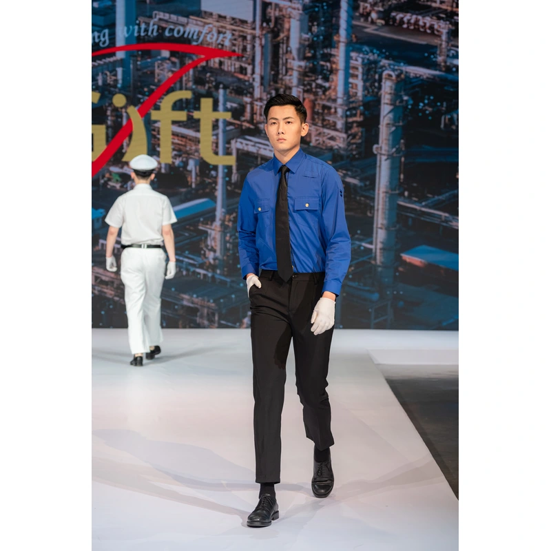 BD-MO-117 Online ordering of driver uniforms  Model catwalk