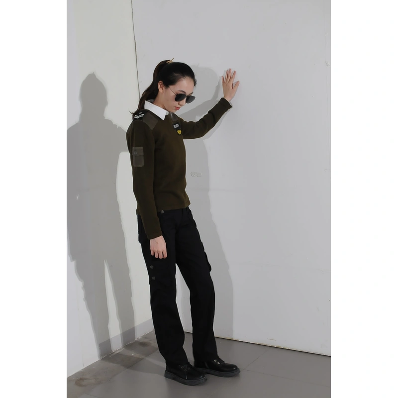 BD-MO-013 Customized Security Sweater Uniform Model Demonstration Real Person Trying On Custom Style