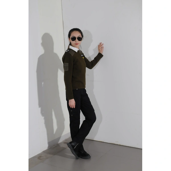 BD-MO-013 Customized Security Sweater Uniform Model Demonstration Real Person Trying On Custom Style