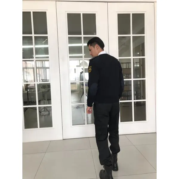 BD-MO-019  Custom-made fashion men's security uniforms, design shoulder straps, badges, real people try on