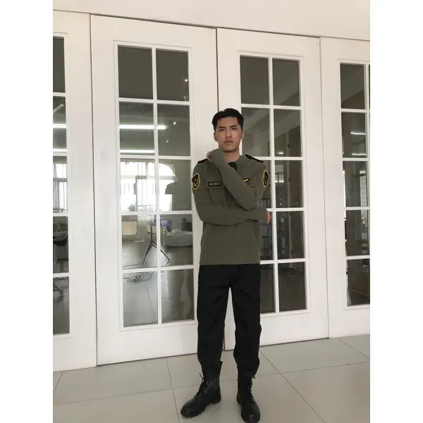 BD-MO-021 Design fashion dark green security sweater, custom-made chest pocket sweater, security sweater design company