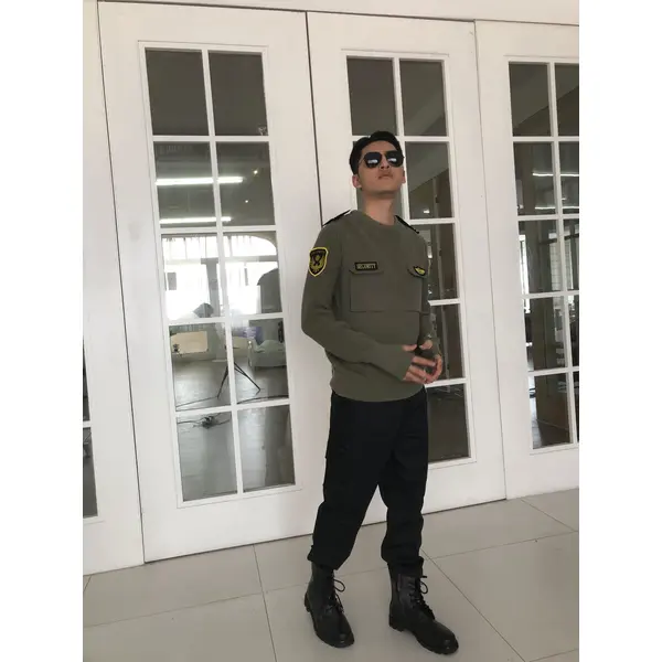 BD-MO-021 Design fashion dark green security sweater, custom-made chest pocket sweater, security sweater design company