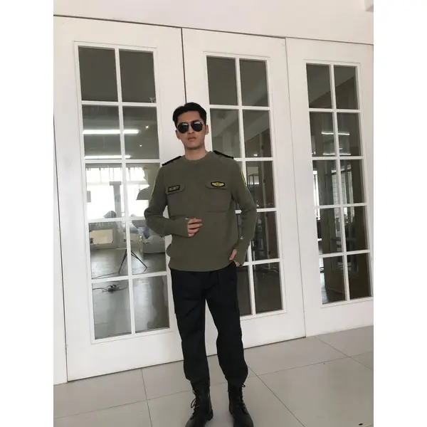 BD-MO-021 Design fashion dark green security sweater, custom-made chest pocket sweater, security sweater design company