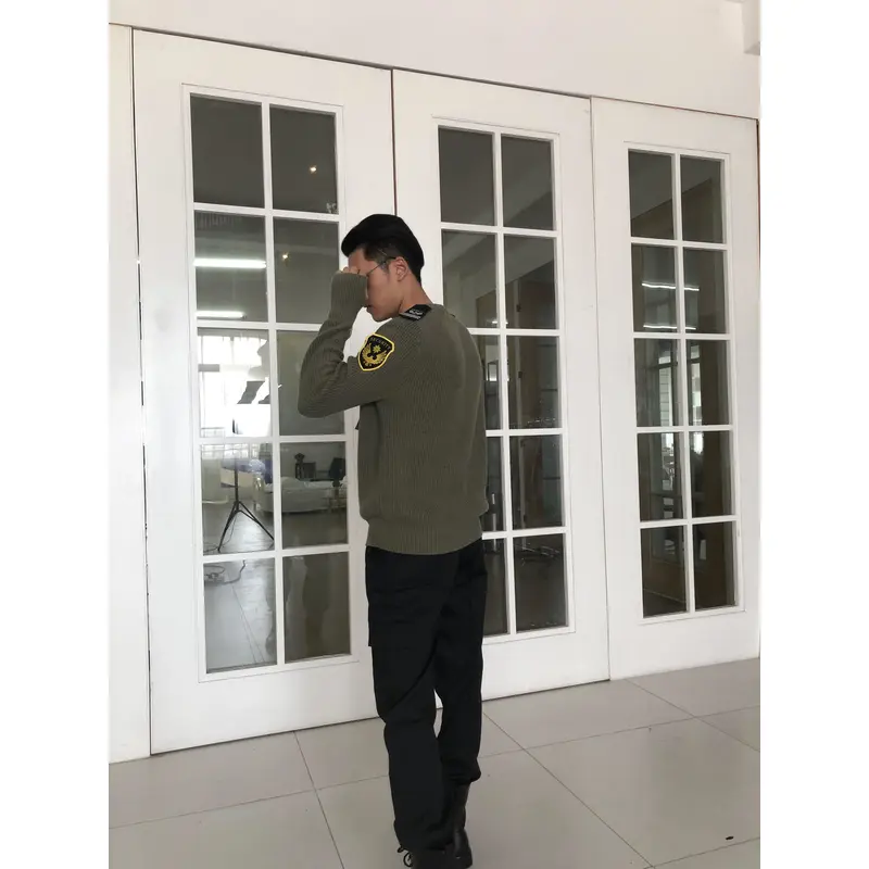 BD-MO-021 Design fashion dark green security sweater, custom-made chest pocket sweater, security sweater design company