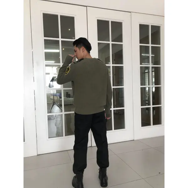 BD-MO-021 Design fashion dark green security sweater, custom-made chest pocket sweater, security sweater design company