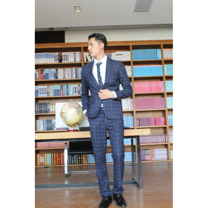 BD-MO-066  Models try on men's suit shops