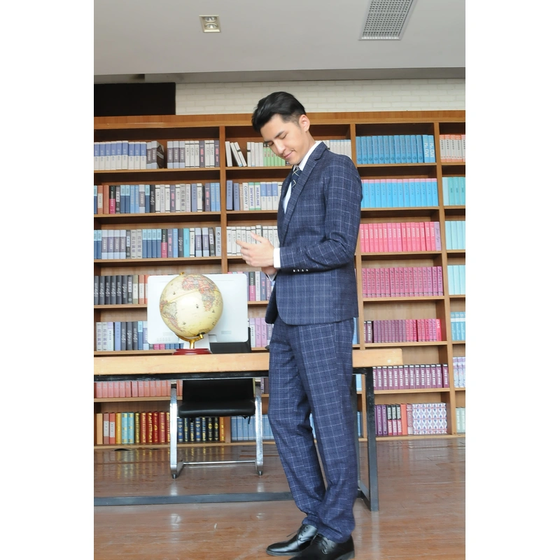 BD-MO-066  Models try on men's suit shops