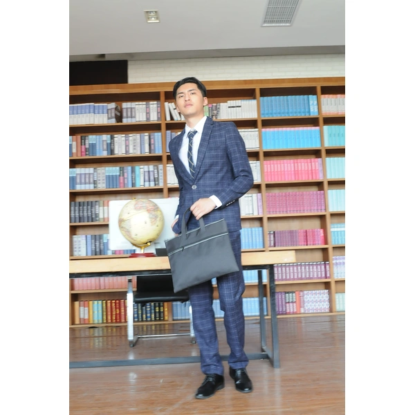 BD-MO-066  Models try on men's suit shops