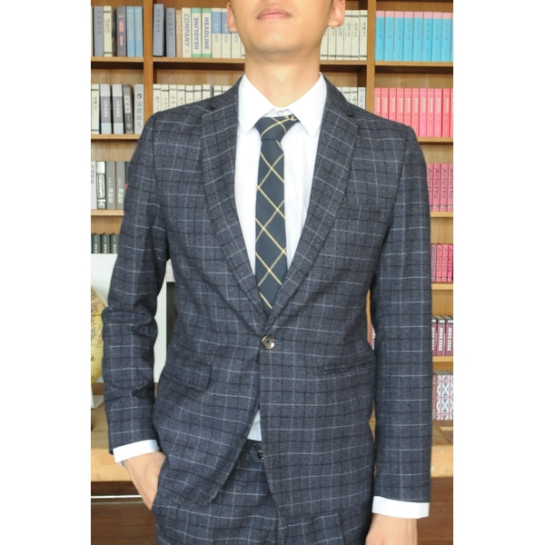 BD-MO-066  Models try on men's suit shops