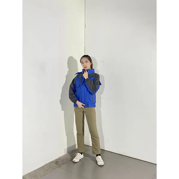 BD-MO-025 Design personalized jacket, model try on, order black and blue, detachable hat, windbreaker jacket supplier