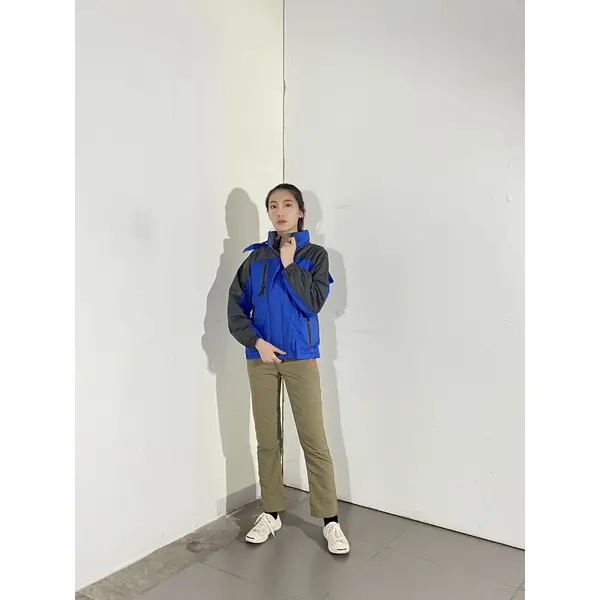 BD-MO-025 Design personalized jacket, model try on, order black and blue, detachable hat, windbreaker jacket supplier