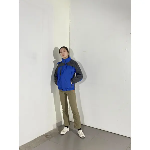 BD-MO-025 Design personalized jacket, model try on, order black and blue, detachable hat, windbreaker jacket supplier