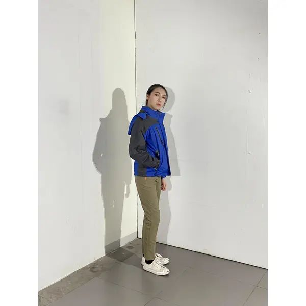 BD-MO-025 Design personalized jacket, model try on, order black and blue, detachable hat, windbreaker jacket supplier