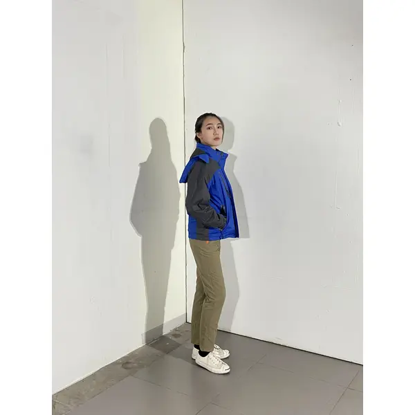 BD-MO-025 Design personalized jacket, model try on, order black and blue, detachable hat, windbreaker jacket supplier