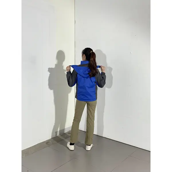 BD-MO-025 Design personalized jacket, model try on, order black and blue, detachable hat, windbreaker jacket supplier