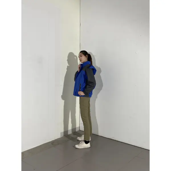 BD-MO-025 Design personalized jacket, model try on, order black and blue, detachable hat, windbreaker jacket supplier