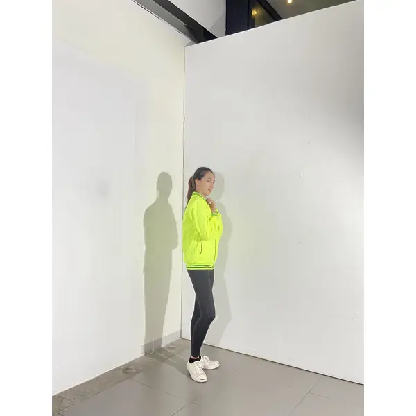 BD-MO-029 Customized casual jackets, models try on, design fluorescent yellow patchwork striped jacket, windbreaker jacket supplier