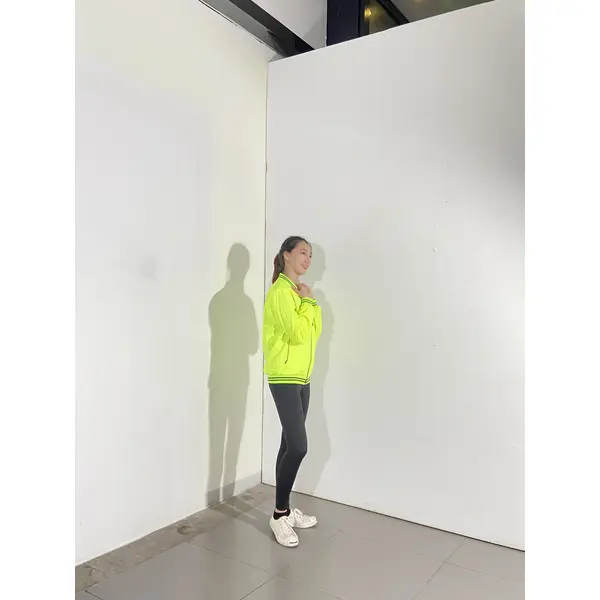 BD-MO-029 Customized casual jackets, models try on, design fluorescent yellow patchwork striped jacket, windbreaker jacket supplier