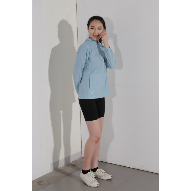 BD-MO-032 Customized Lightweight Hooded Windbreaker Models Trying On Sports Casual Windbreaker Jacket Supplier