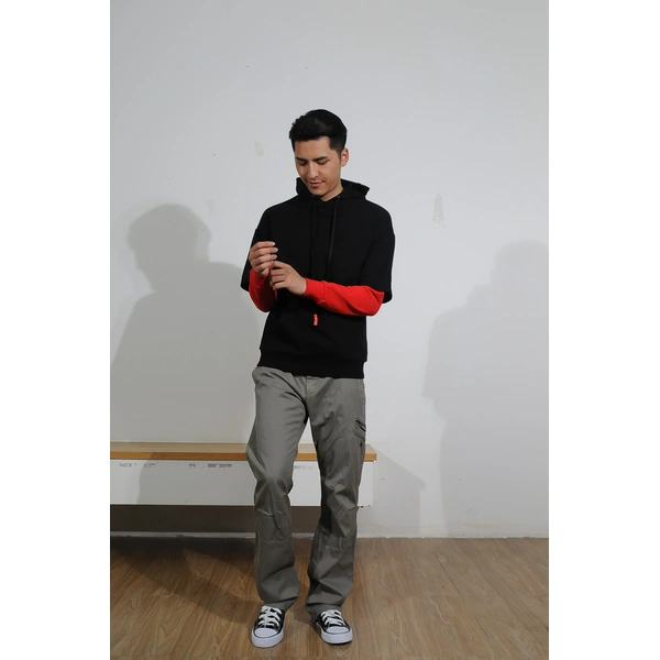 BD-MO-131 Custom-made knitted sweater with hood, model display, design red and black contrast color, fake two-piece hooded sweater, manufacturer of knitted sweater with hood