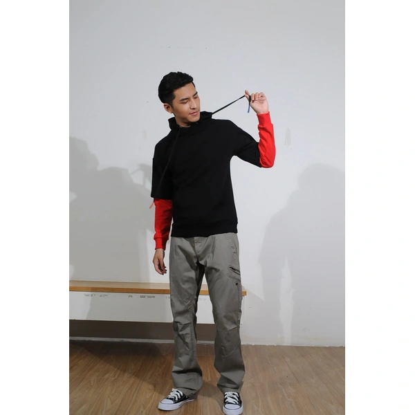 BD-MO-131 Custom-made knitted sweater with hood, model display, design red and black contrast color, fake two-piece hooded sweater, manufacturer of knitted sweater with hood