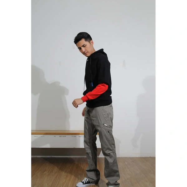 BD-MO-131 Custom-made knitted sweater with hood, model display, design red and black contrast color, fake two-piece hooded sweater, manufacturer of knitted sweater with hood