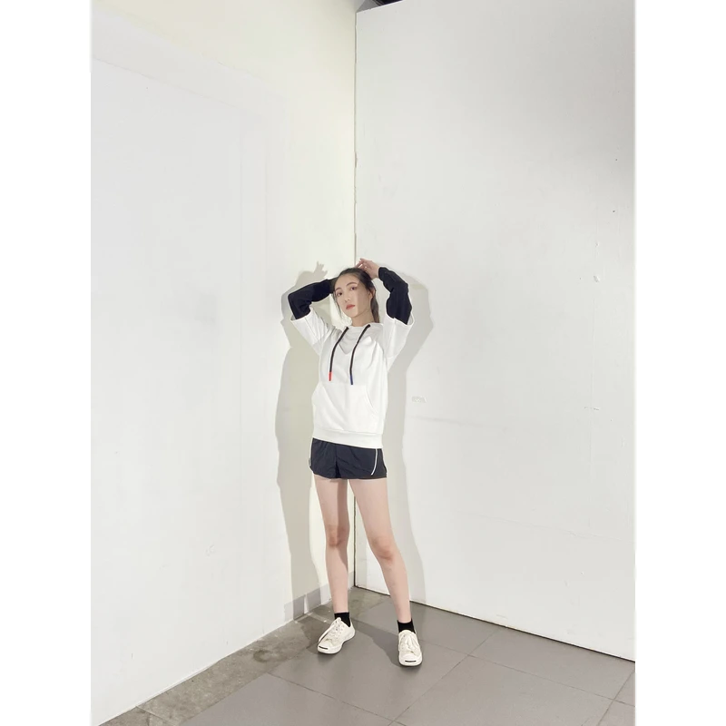 BD-MO-133 Order knitted sweater with hood, model display, design fake two pieces, black and white stitching sweater, knitted sweater with hood store