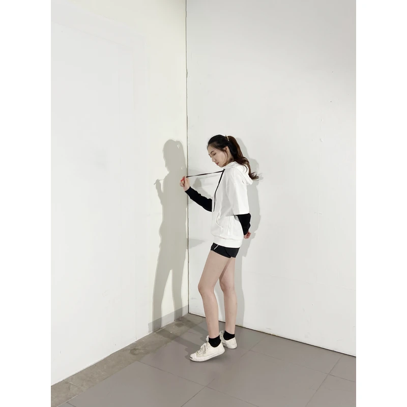 BD-MO-133 Order knitted sweater with hood, model display, design fake two pieces, black and white stitching sweater, knitted sweater with hood store