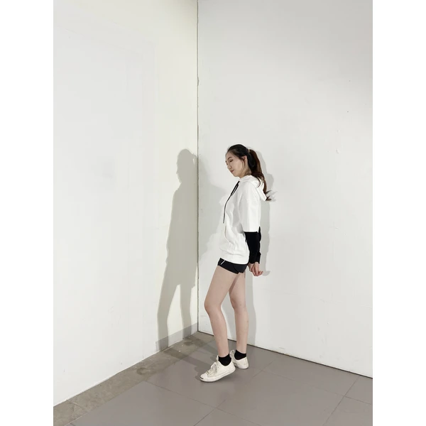 BD-MO-133 Order knitted sweater with hood, model display, design fake two pieces, black and white stitching sweater, knitted sweater with hood store