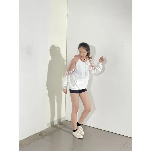 BD-MO-138 Order online hooded knitted jacket model display stripe design stitching contrast color hooded knitted jacket manufacturer