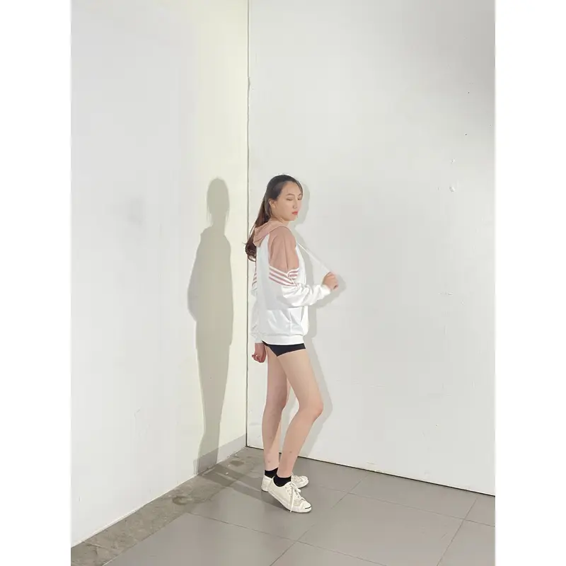 BD-MO-138 Order online hooded knitted jacket model display stripe design stitching contrast color hooded knitted jacket manufacturer