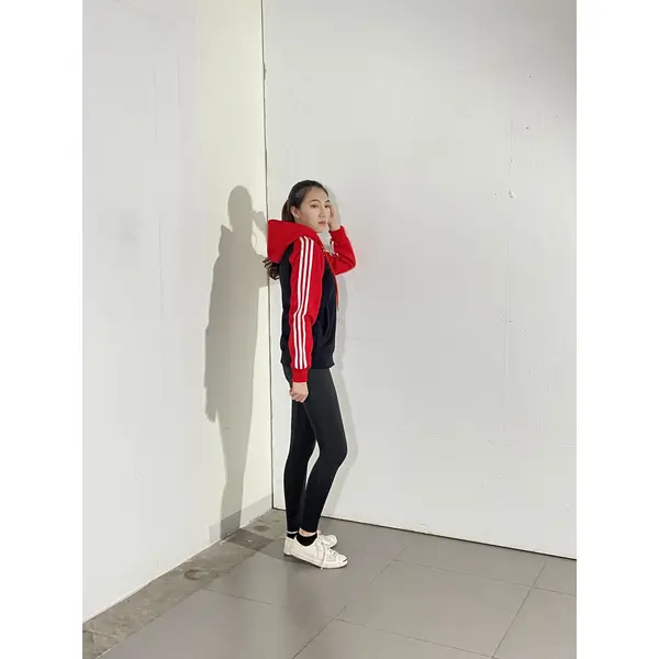 BD-MO-140 Order online hooded knitted jacket Model display Custom-made red and black contrast stitching white striped hooded knitted jacket specialty store