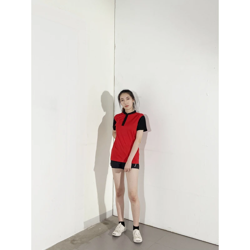 bd-mo-001 定制紅色和黑色短袖 polo 衫，設計立領 polo 衫，現場表演 polo 衫供應商 