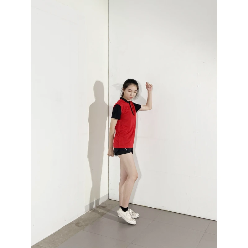 bd-mo-001 定制紅色和黑色短袖 polo 衫，設計立領 polo 衫，現場表演 polo 衫供應商 