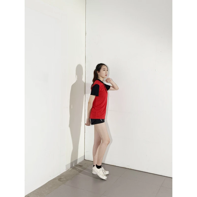 bd-mo-001 定制紅色和黑色短袖 polo 衫，設計立領 polo 衫，現場表演 polo 衫供應商 