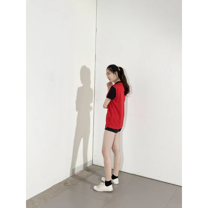 bd-mo-001 定制紅色和黑色短袖 polo 衫，設計立領 polo 衫，現場表演 polo 衫供應商 