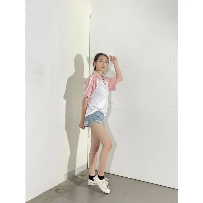 bd-mo-002 定制白色和粉色短袖 polo 衫，設計立領 polo 衫，現場表演 polo 衫供應商 