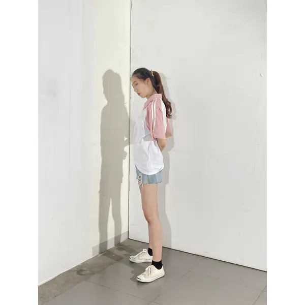 bd-mo-002 定制白色和粉色短袖 polo 衫，設計立領 polo 衫，現場表演 polo 衫供應商 