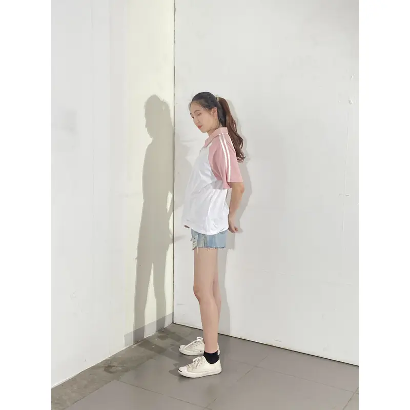 bd-mo-002 定制白色和粉色短袖 polo 衫，設計立領 polo 衫，現場表演 polo 衫供應商 