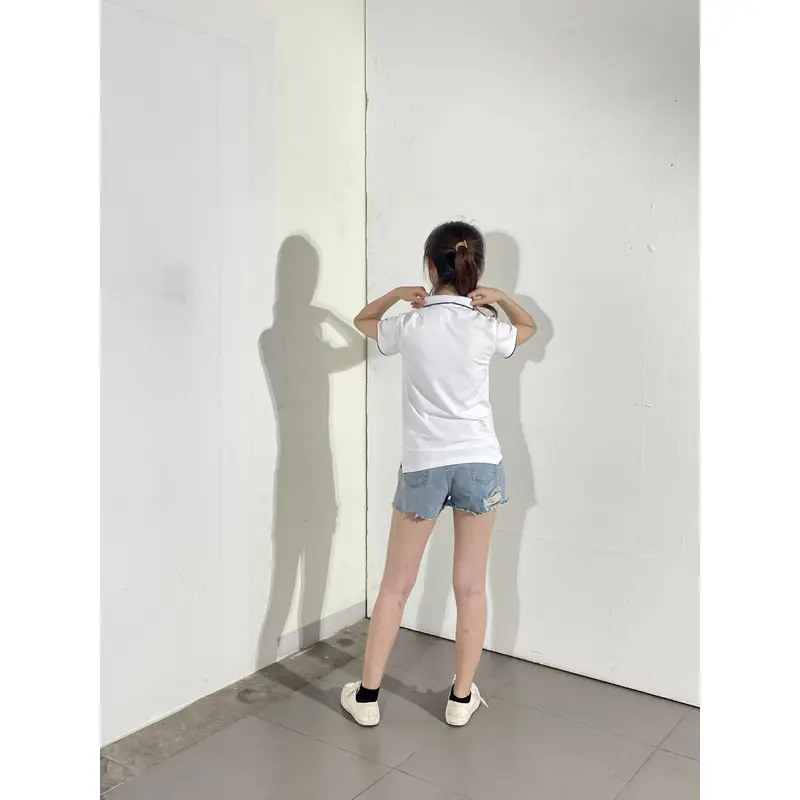 bd-mo-003 定制短袖 polo 衫供應白色和黑色 polo 衫現場表演模特試穿 polo 衫中心 