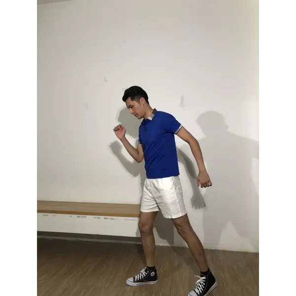 bd-mo-006 camisas polo masculinas de mangas curtas feitas sob medida fornecem camisas polo em cores básicas, preto e branco de aro cinza, modelos de exibição de realidade experimentam camisas polo no centro 