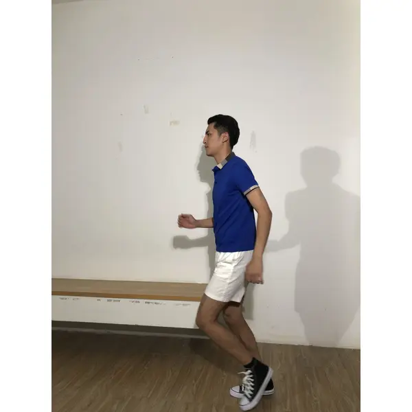 bd-mo-006 camisas polo masculinas de mangas curtas feitas sob medida fornecem camisas polo em cores básicas, preto e branco de aro cinza, modelos de exibição de realidade experimentam camisas polo no centro 