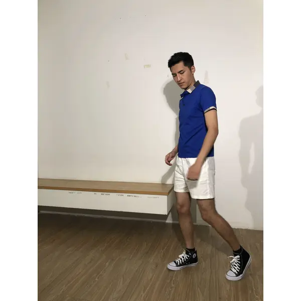 bd-mo-006 camisas polo masculinas de mangas curtas feitas sob medida fornecem camisas polo em cores básicas, preto e branco de aro cinza, modelos de exibição de realidade experimentam camisas polo no centro 