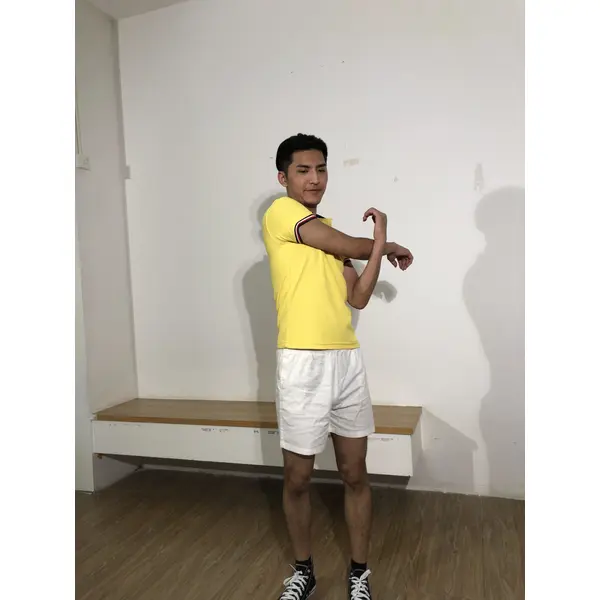 bd-mo-008 camisa polo masculina de mangas curtas feita sob medida, camisa polo design amarela e preta e branca com borda vermelha, fornecedor de camisa polo para show ao vivo 