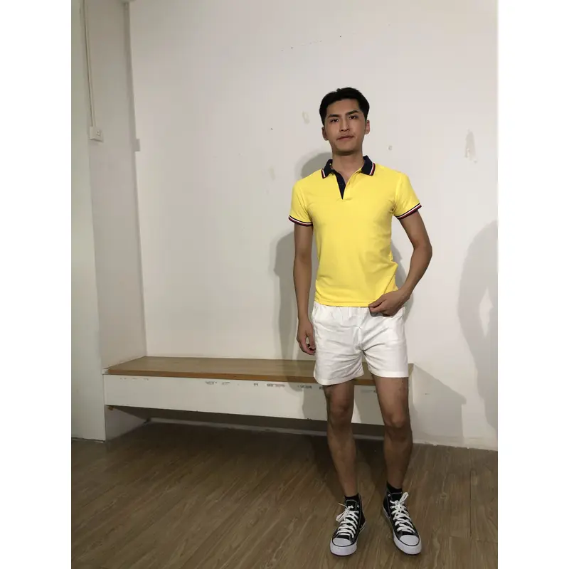 bd-mo-008 camisa polo masculina de mangas curtas feita sob medida, camisa polo design amarela e preta e branca com borda vermelha, fornecedor de camisa polo para show ao vivo 