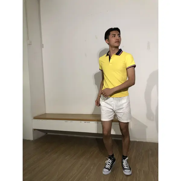 bd-mo-008 camisa polo masculina de mangas curtas feita sob medida, camisa polo design amarela e preta e branca com borda vermelha, fornecedor de camisa polo para show ao vivo 