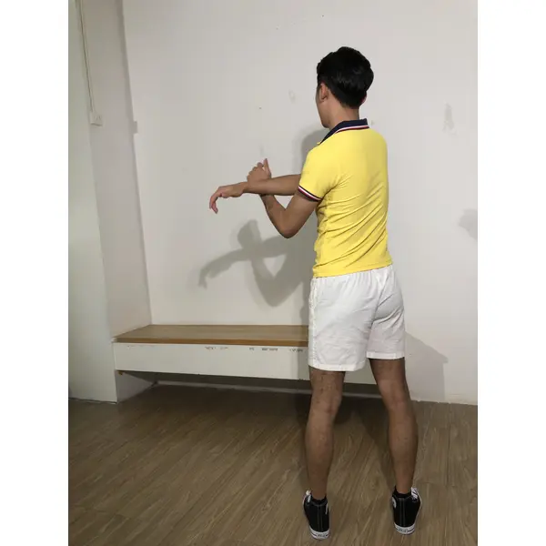 bd-mo-008 camisa polo masculina de mangas curtas feita sob medida, camisa polo design amarela e preta e branca com borda vermelha, fornecedor de camisa polo para show ao vivo 