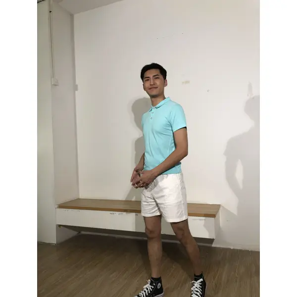 bd-mo-009 定制男士短袖polo衫，藍色polo衫，現場表演，模特試穿polo衫製造商 