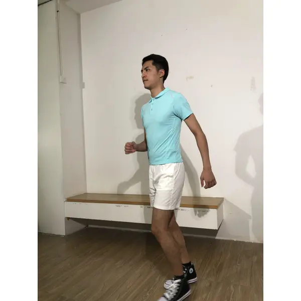 bd-mo-009 定制男士短袖polo衫，藍色polo衫，現場表演，模特試穿polo衫製造商 